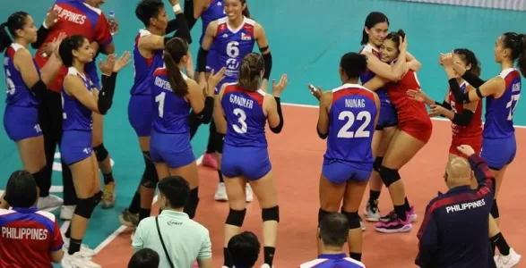 Sen. Bong Go hands cash incentives to Alas Pilipinas women volleyball team